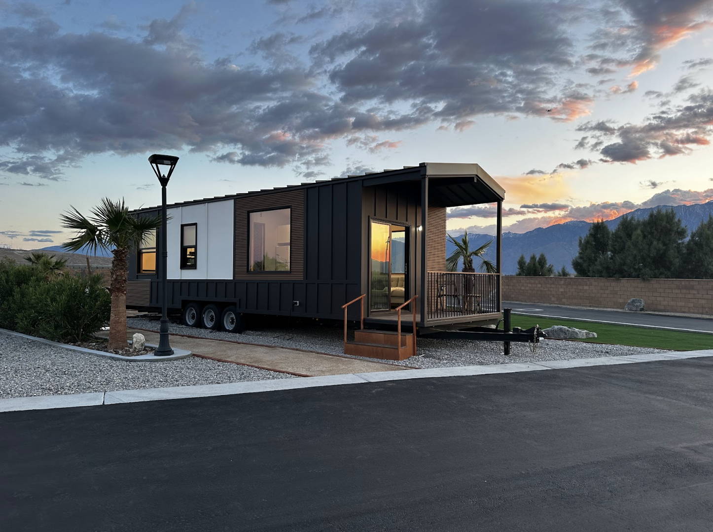 A Clever 1-bedroom against the backdrop of a sunset